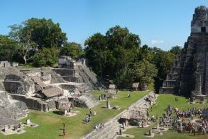 Tikal – město ukryté v pralese